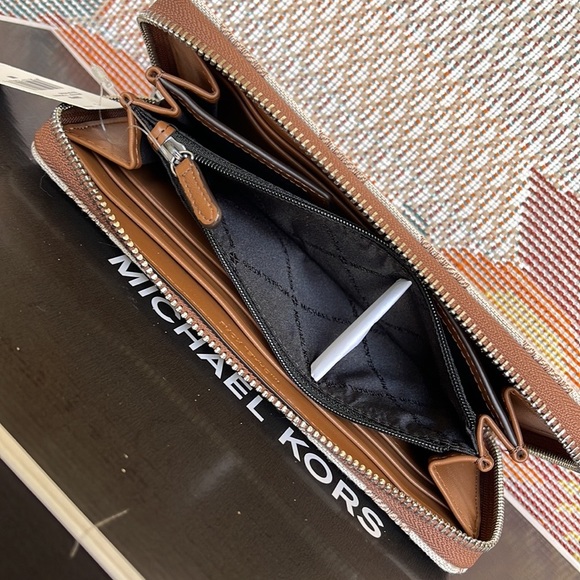 Michael Kors Men’s Women’s Cooper Tech Zip Around Continental Wallet
NWT - Picture 9 of 16